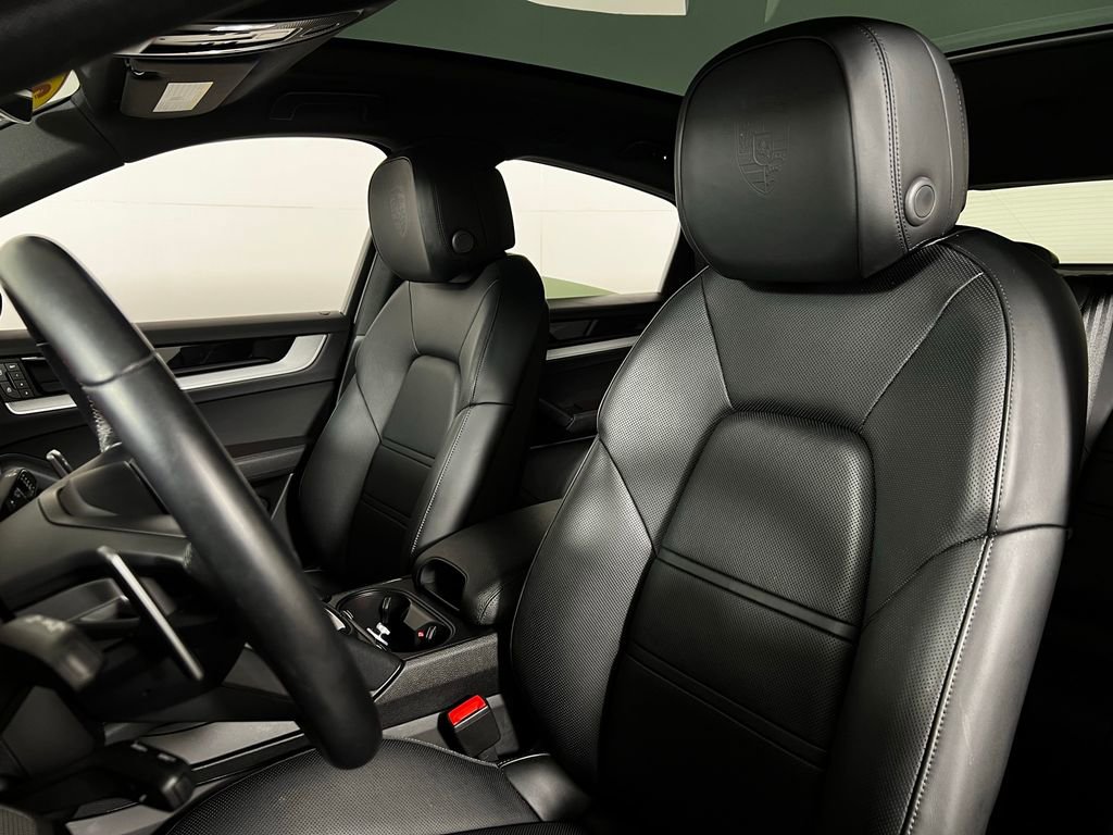 Used 2024 Porsche Cayenne Coupe image 13