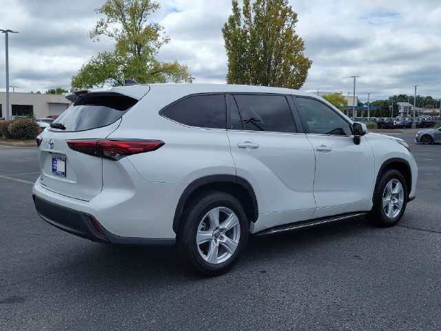 Used 2023 Toyota Highlander L FWD image 4