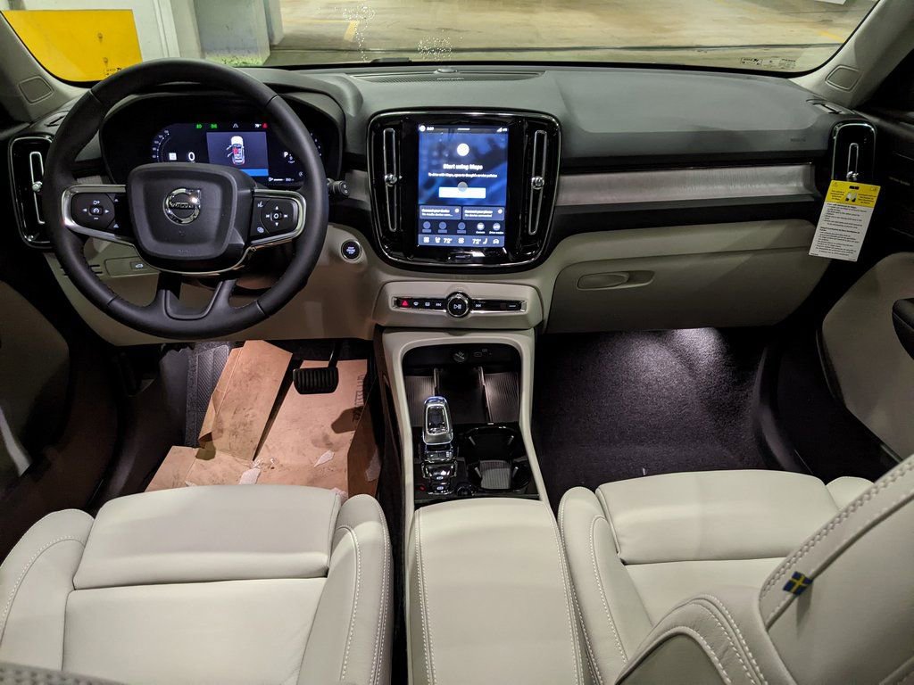 New 2026 Volvo XC40 B5 Ultra w/ Climate Package image 12