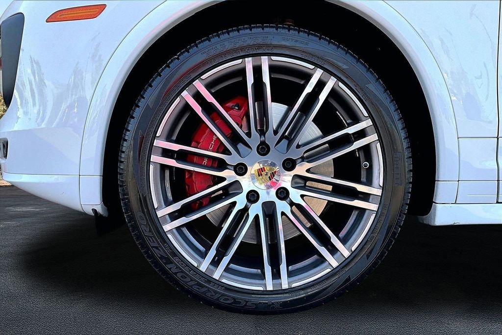 Used 2017 Porsche Cayenne GTS AWD/4WD image 9