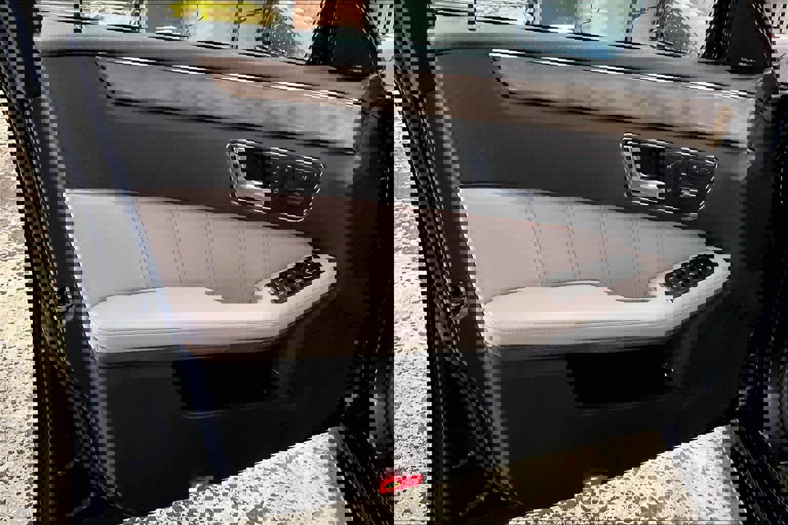 Used 2010 Mercedes-Benz E 350 4MATIC Sedan image 22