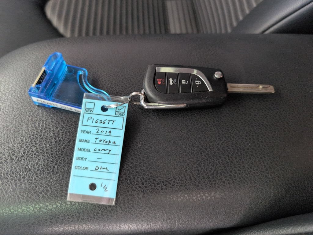 Used 2019 Toyota Camry SE FWD image 14