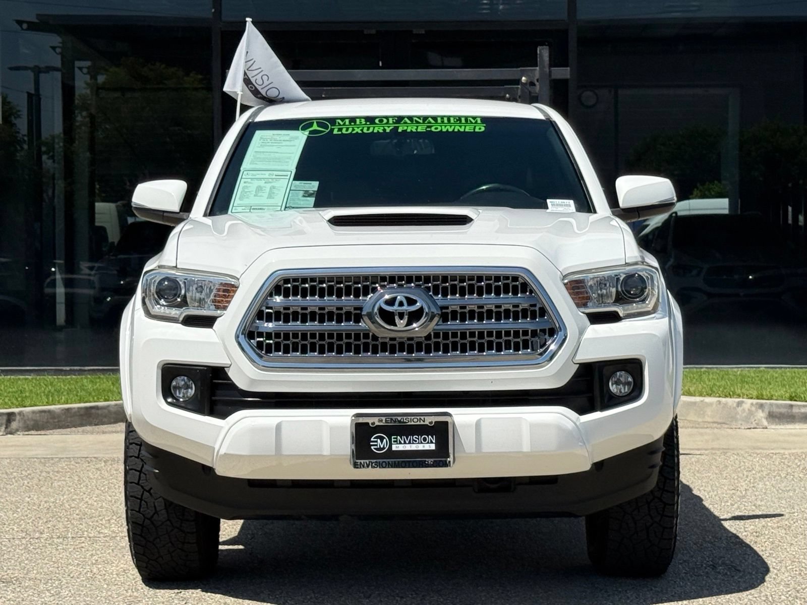 Used 2017 Toyota Tacoma TRD Sport w/ Tow Package RWD image 5