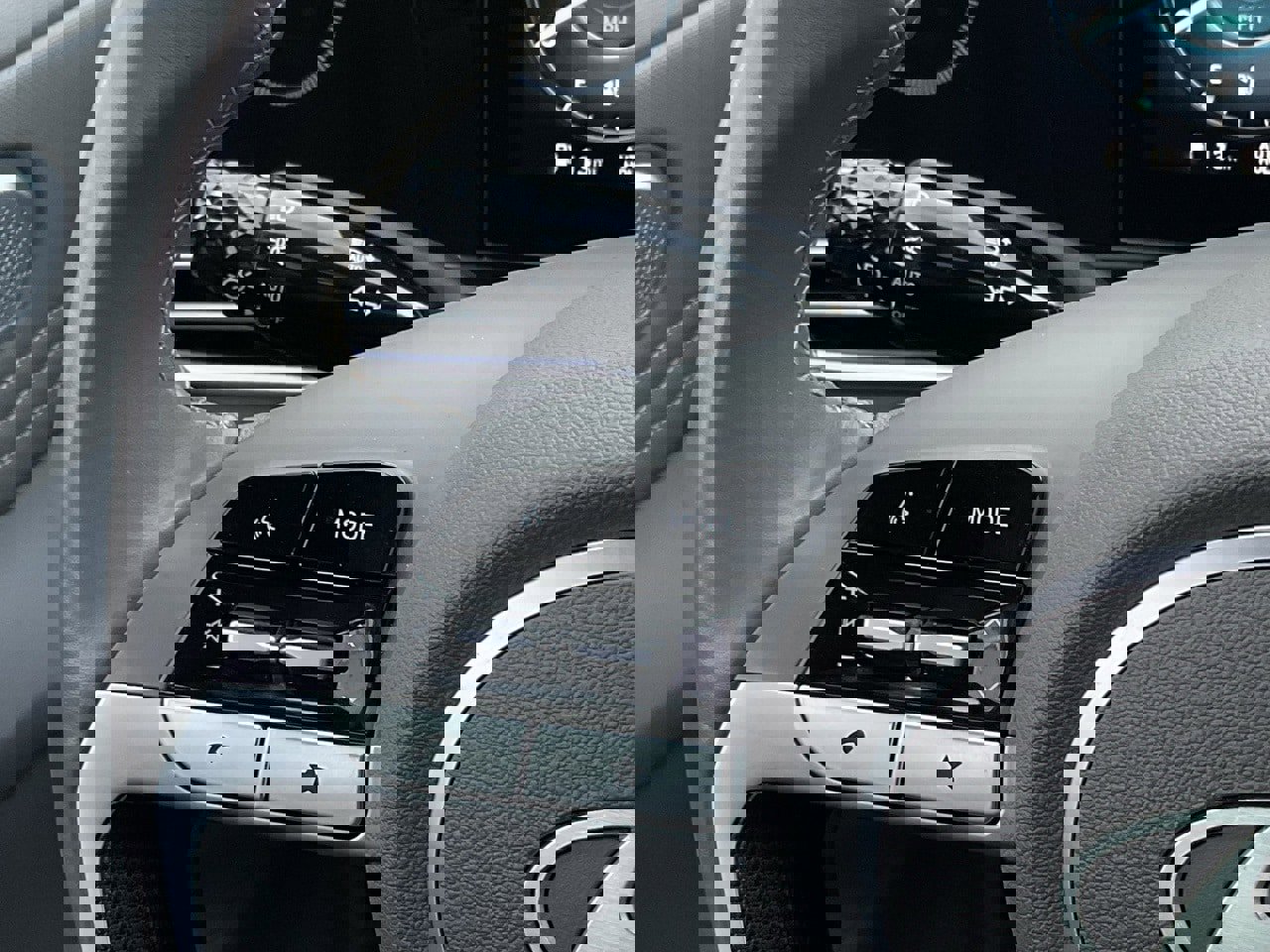 Used 2025 Hyundai Elantra SEL image 23