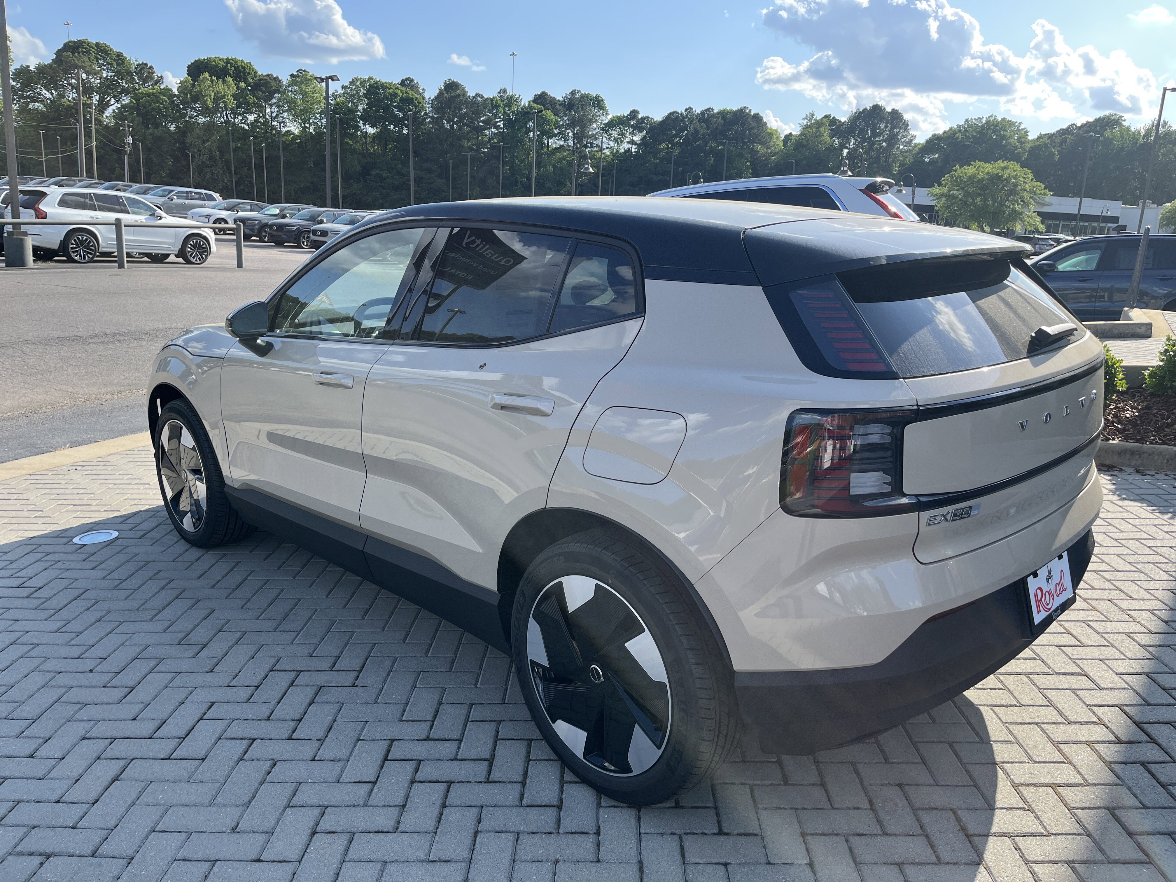 New 2026 Volvo EX30 Plus w/ Climate Package RWD image 3