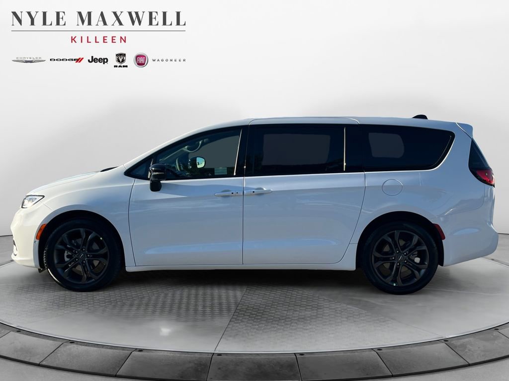 New 2026 Chrysler Pacifica Select image 13