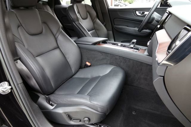 Used 2023 Volvo XC60 B5 Plus image 31