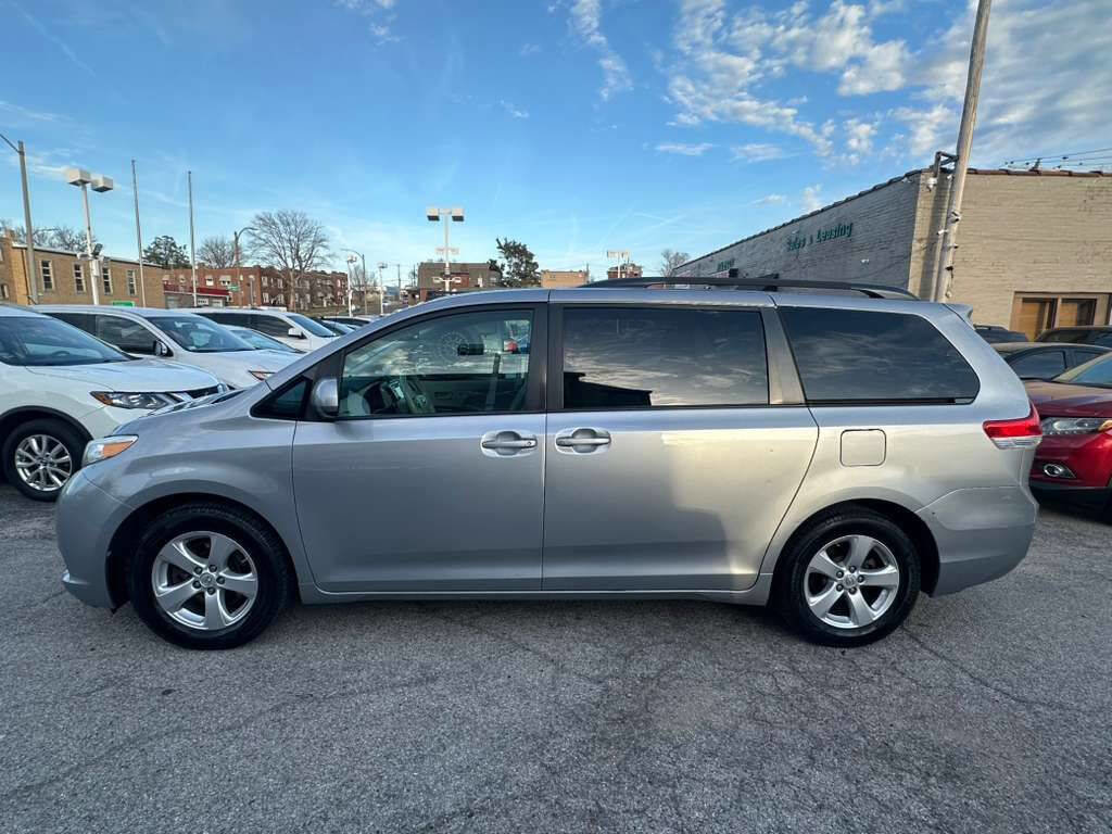 Used 2014 Toyota Sienna LE FWD image 5