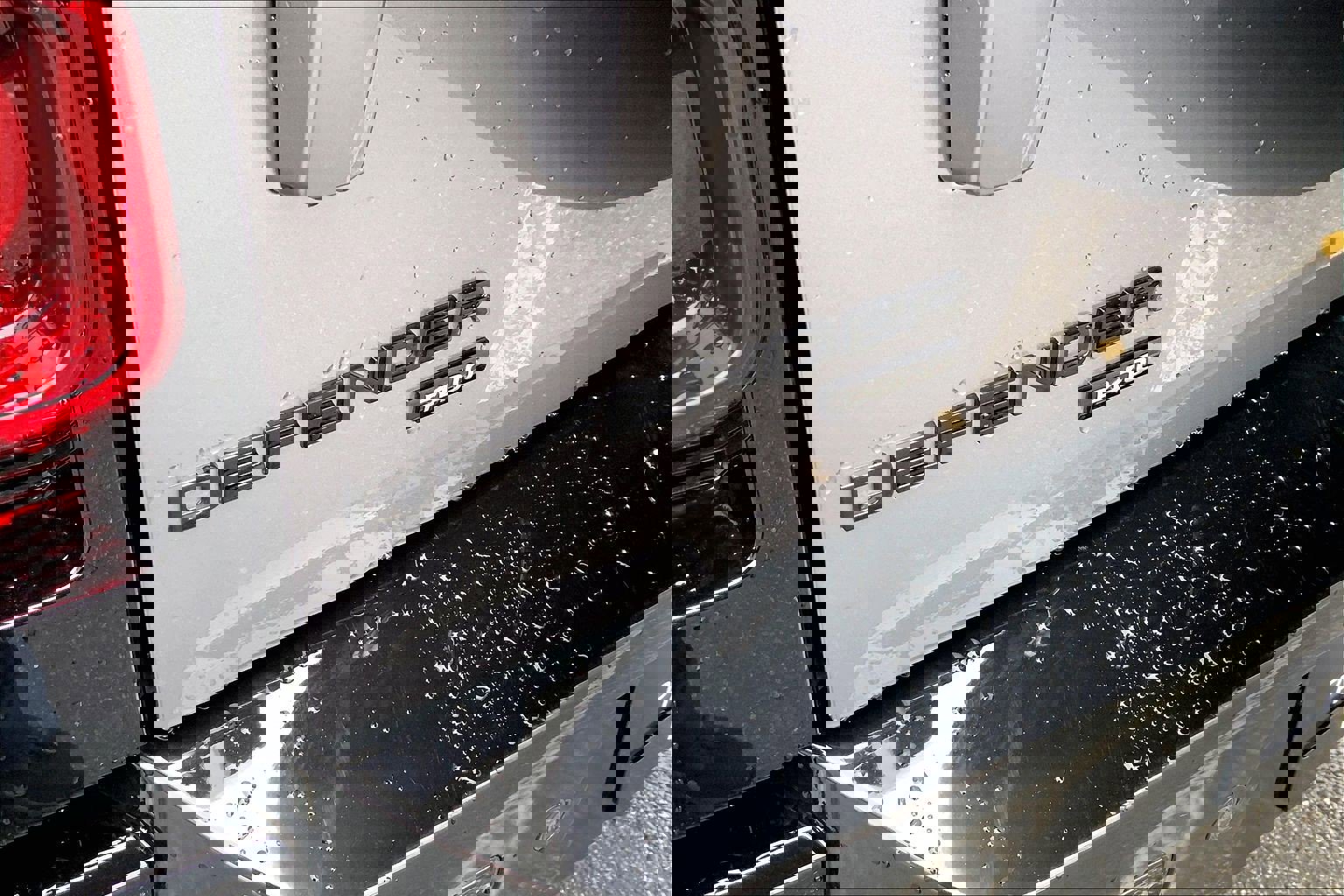 Used 2023 Land Rover Defender 110 SE image 31