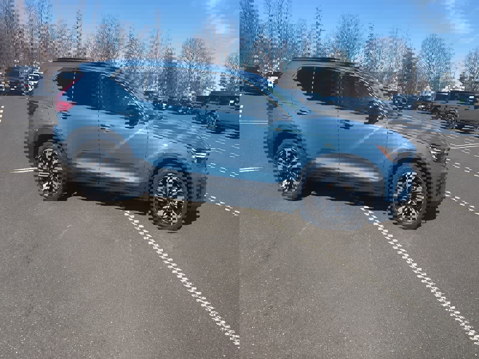 Used 2025 Volvo XC40 B5 Ultra w/ Climate Package image 10