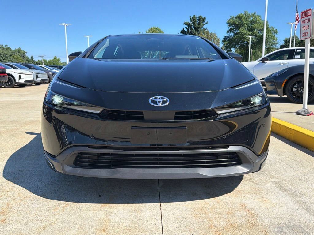 Used 2025 Toyota Prius LE FWD image 2