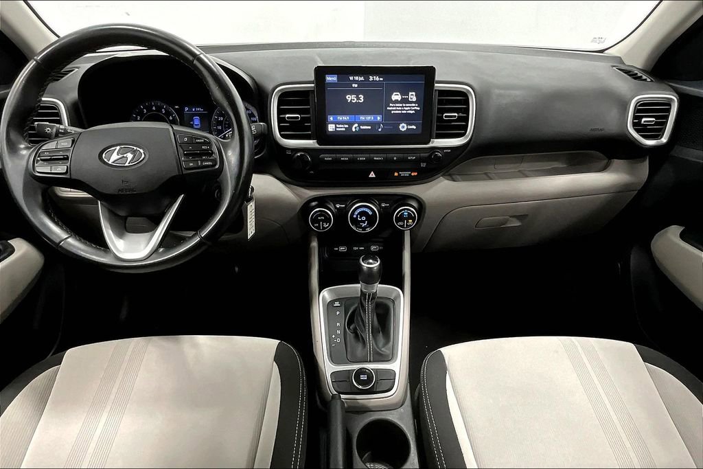 Used 2022 Hyundai Venue SEL w/ Cargo Package image 18
