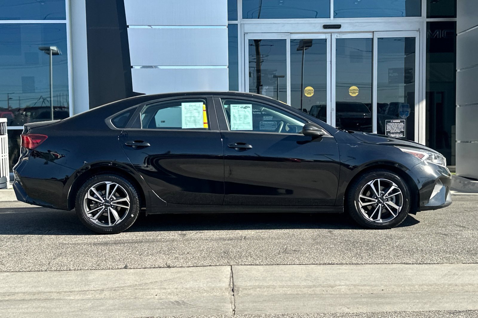 Used 2024 Kia Forte LXS image 3