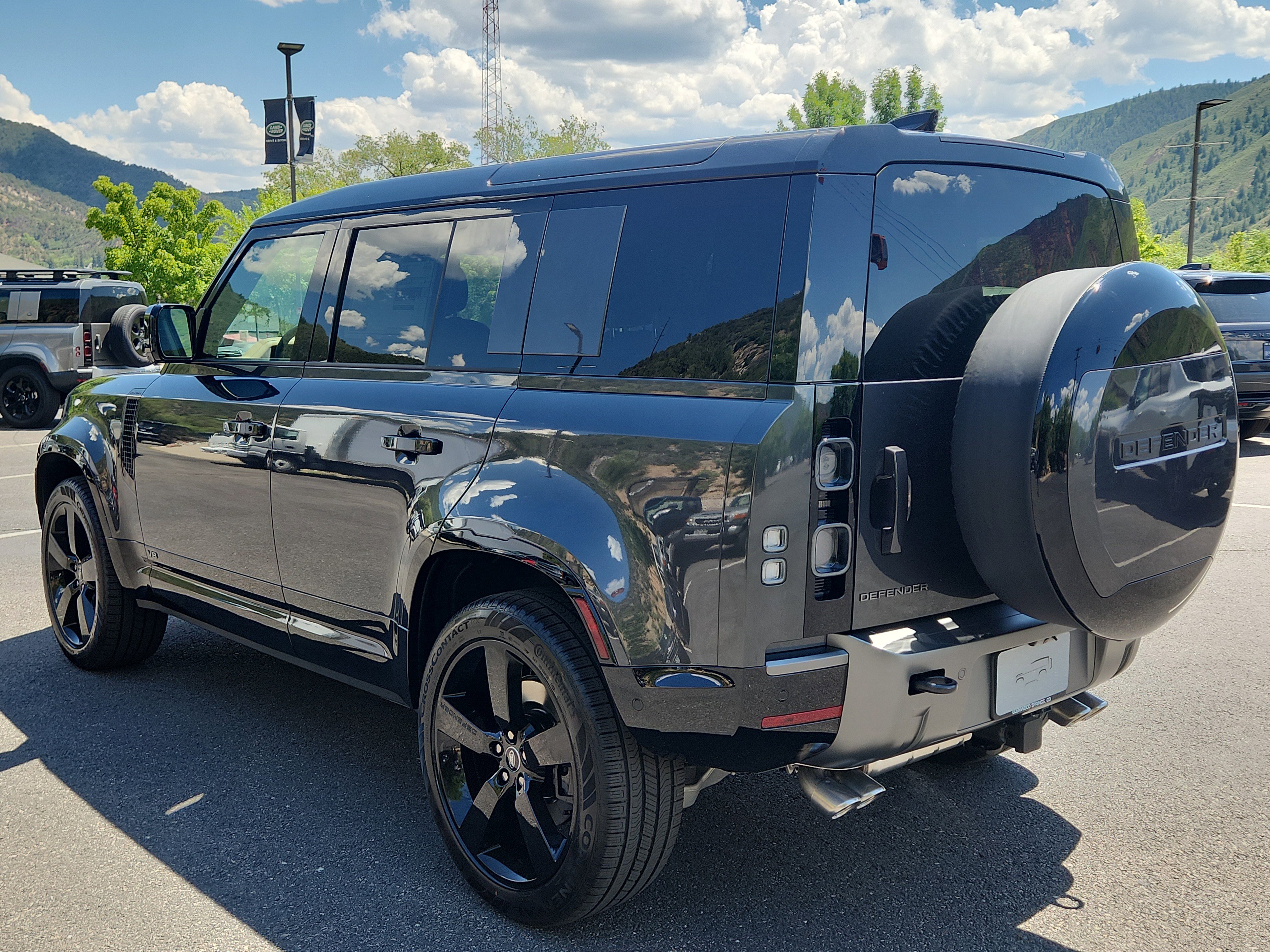 New 2025 Land Rover Defender 110 V8 image 5