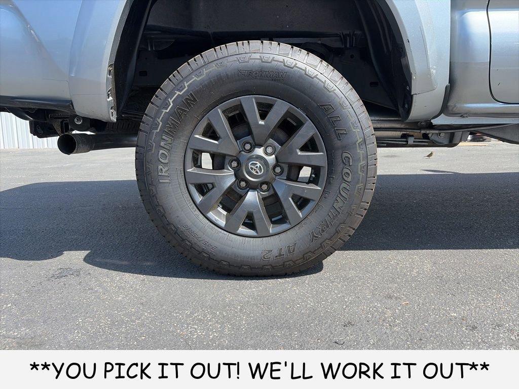 Used 2023 Toyota Tacoma SR5 w/ Technology Package AWD/4WD image 9