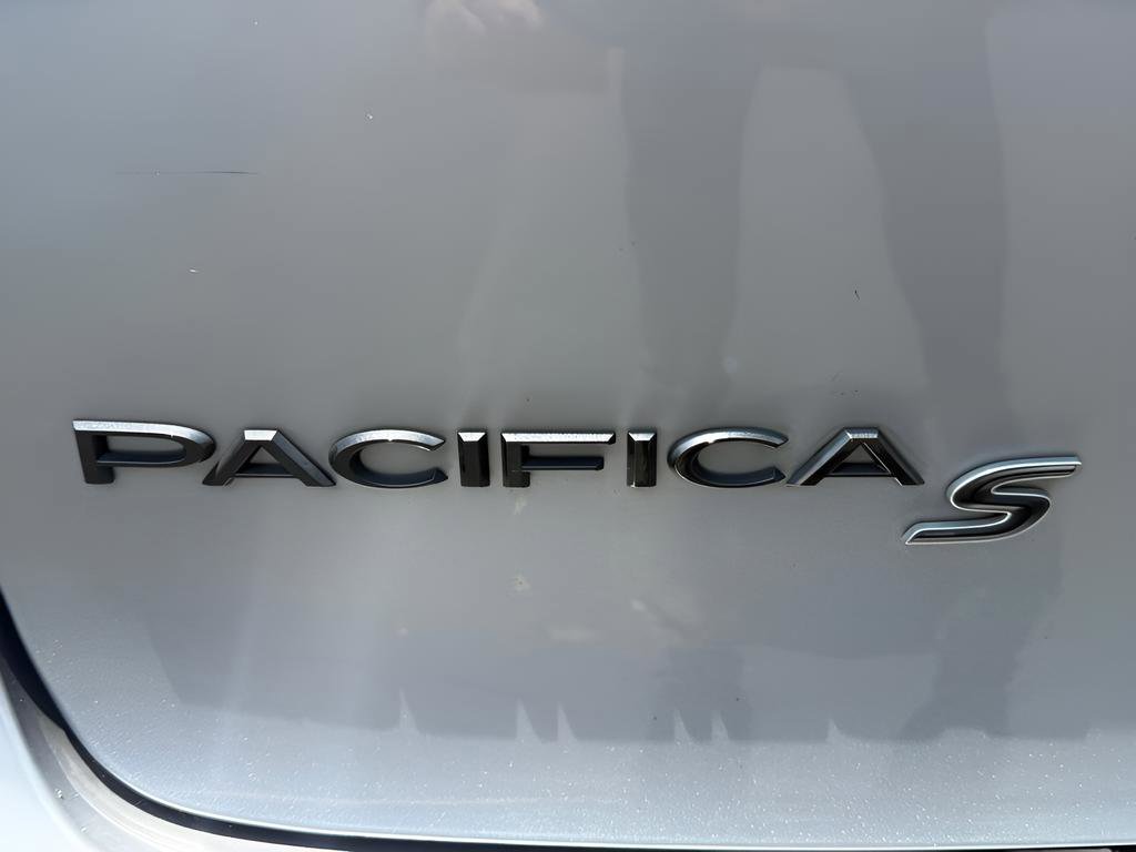 Used 2018 Chrysler Pacifica Touring Plus w/ S Appearance Package FWD image 35