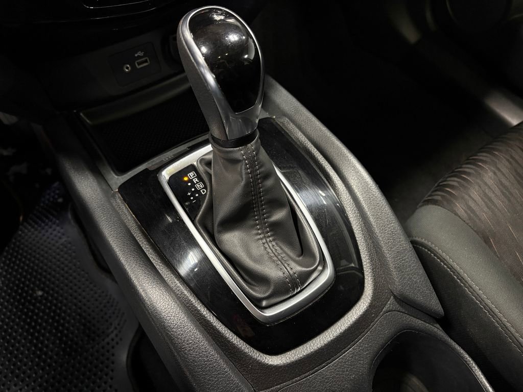 Used 2020 Nissan Rogue SV image 20