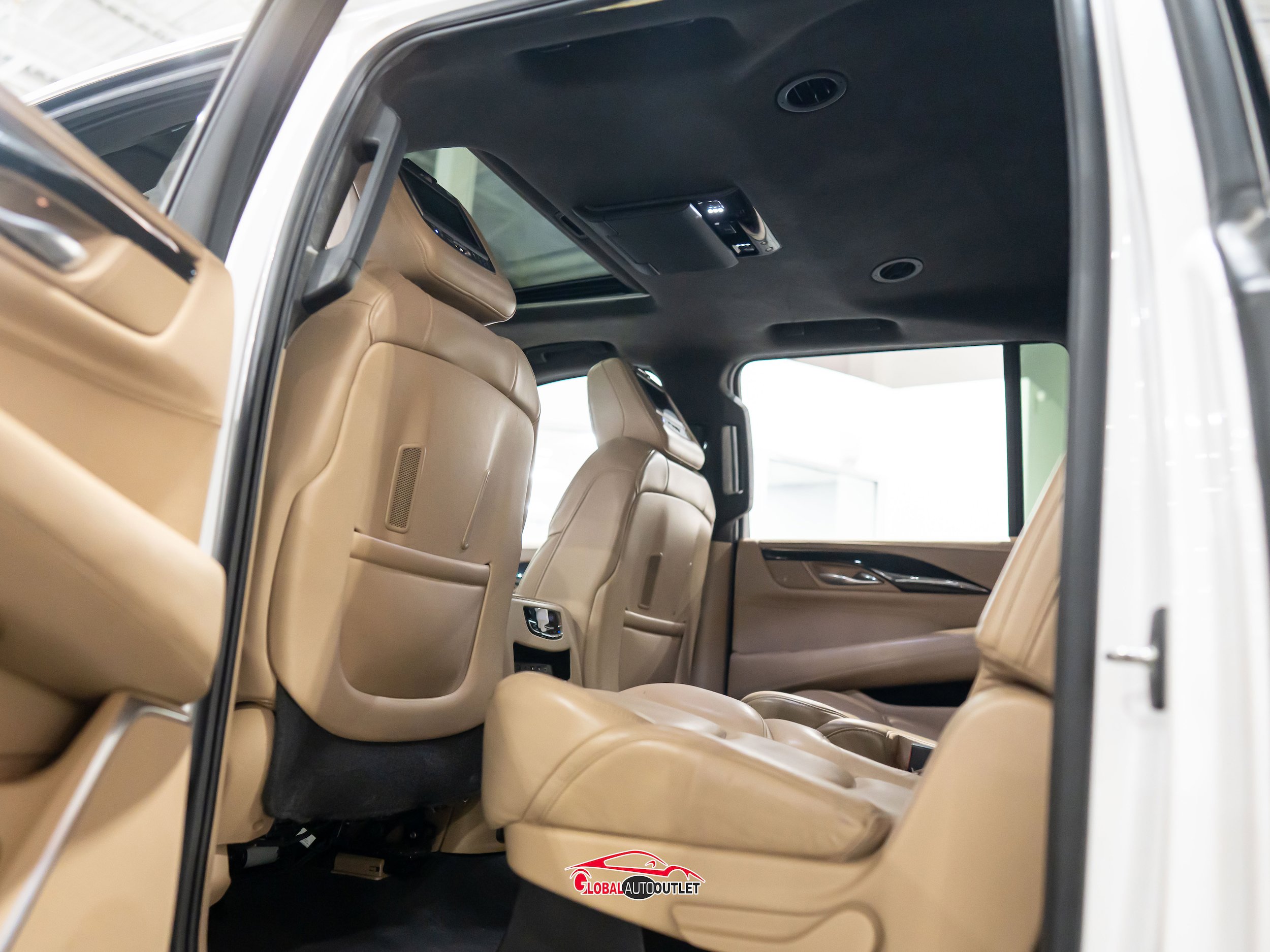 Used 2018 Cadillac Escalade ESV Platinum AWD/4WD image 22