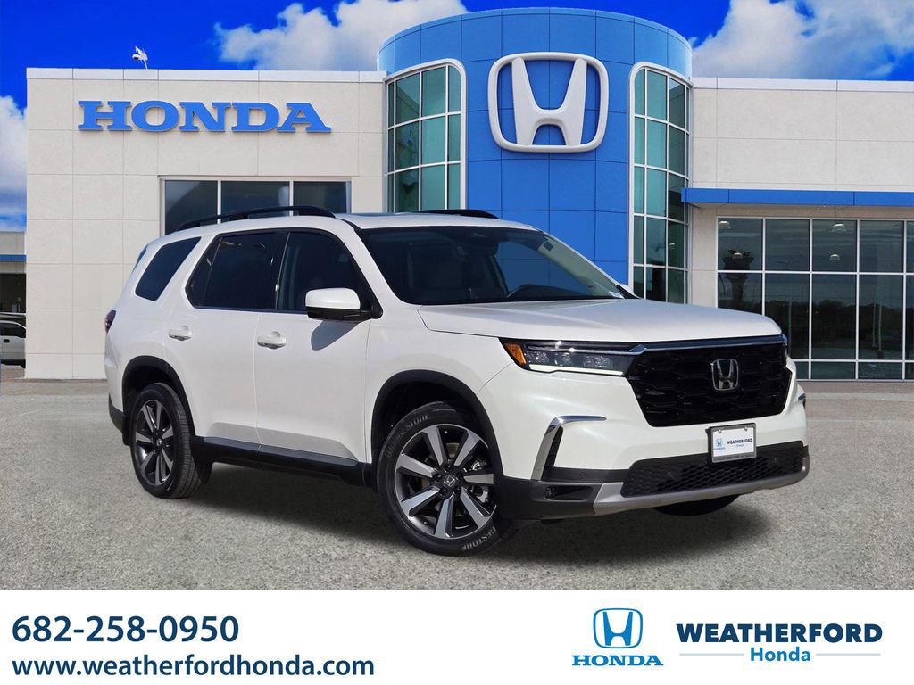 Used 2024 Honda Pilot Touring image 1