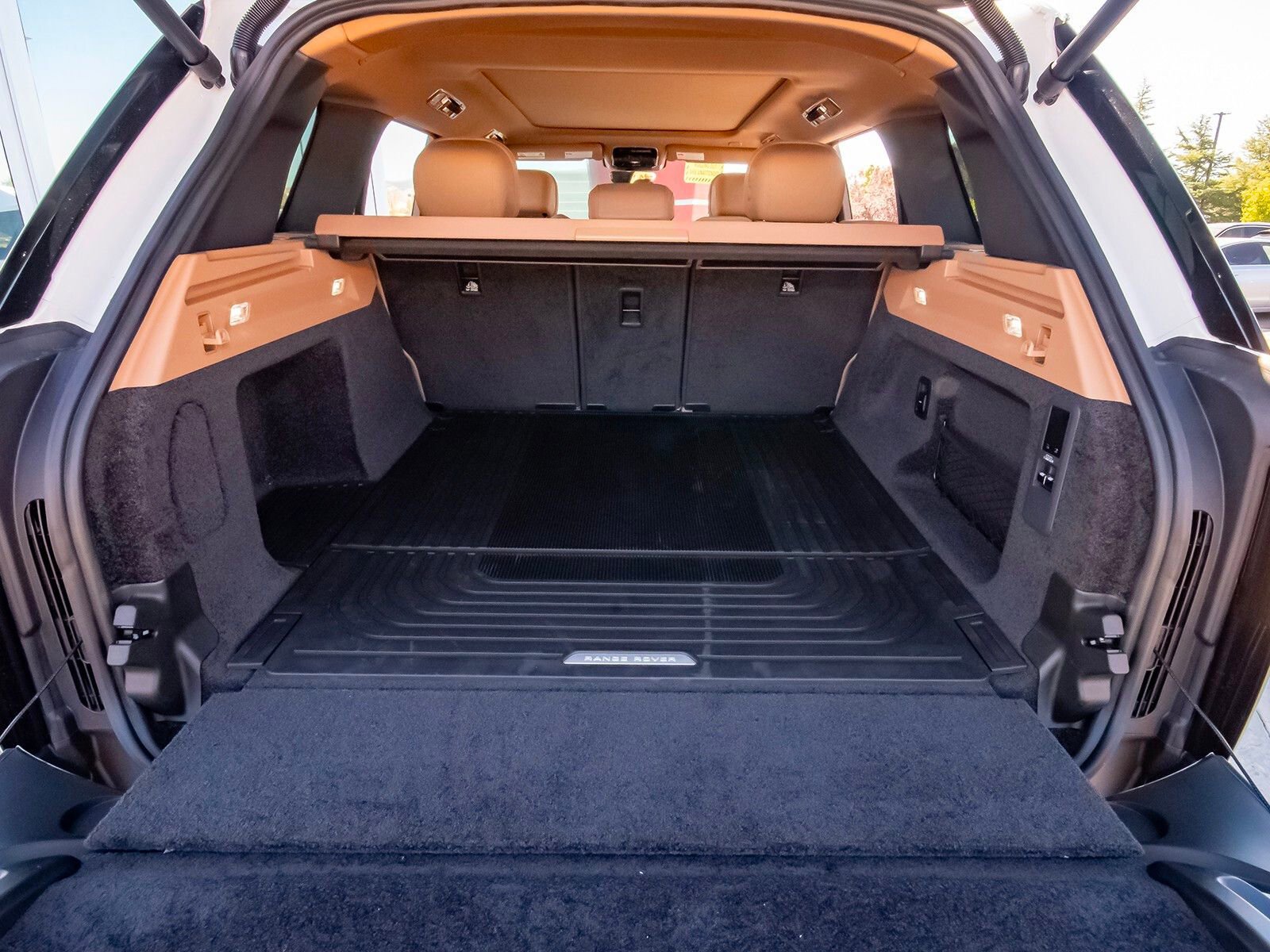 New 2025 Land Rover Range Rover SE image 49