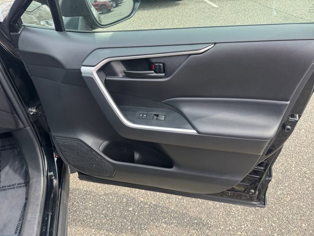 Used 2024 Toyota RAV4 LE image 17