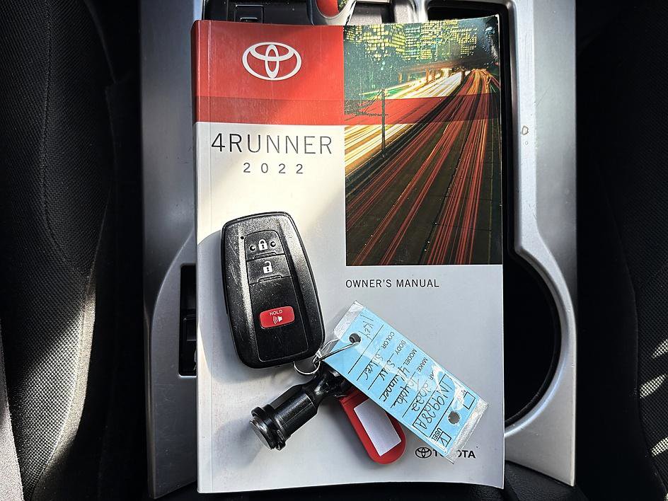 Used 2022 Toyota 4Runner SR5 AWD/4WD image 28