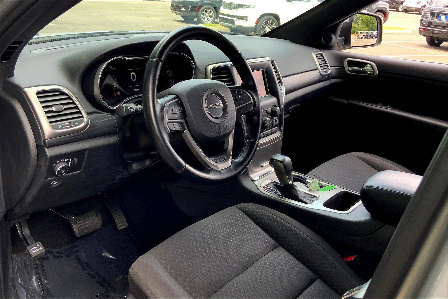 Used 2020 Jeep Grand Cherokee Laredo AWD/4WD image 14