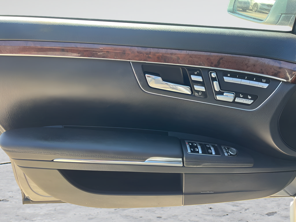 Used 2010 Mercedes-Benz S 550 image 35