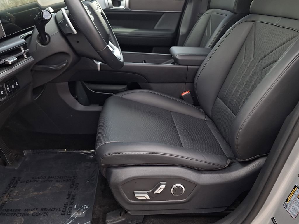 Certified 2025 Hyundai Santa Fe SEL image 11