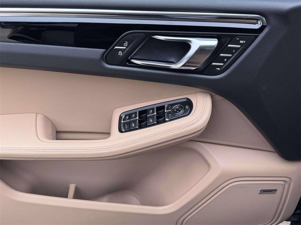New 2026 Porsche Macan AWD/4WD image 19