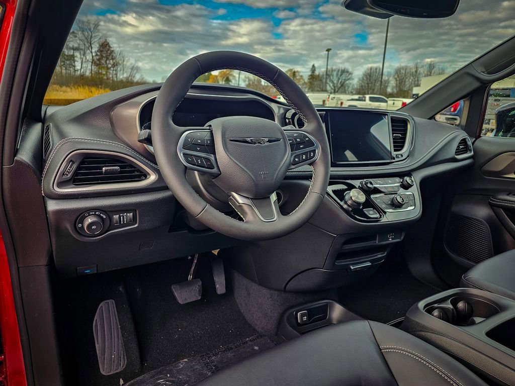 New 2026 Chrysler Pacifica Select image 14