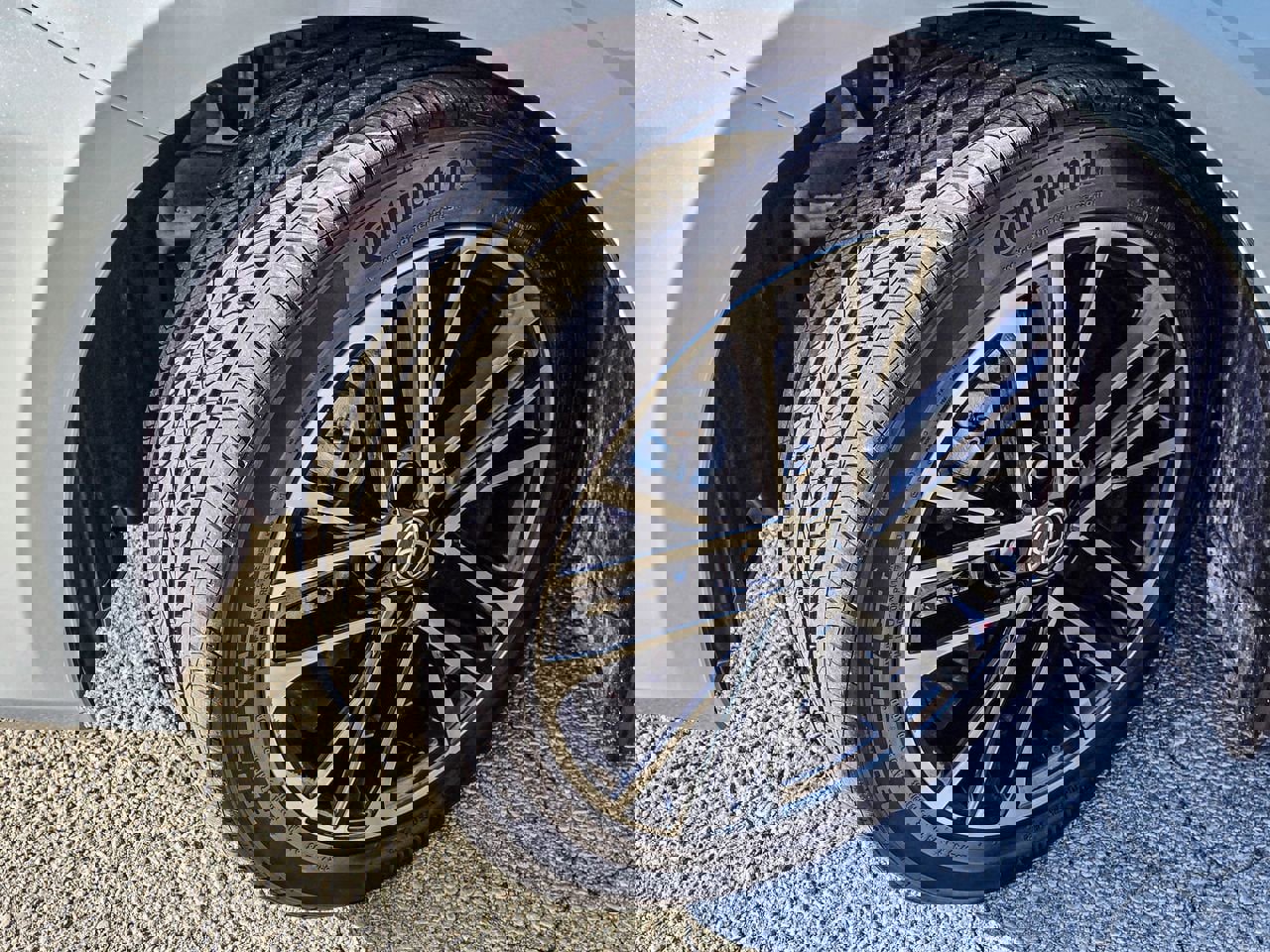 Used 2025 Toyota Camry XLE w/ Premium Plus Package image 10