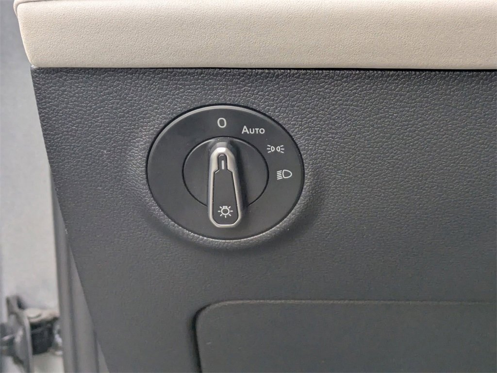 Used 2025 Volkswagen Taos SE image 23