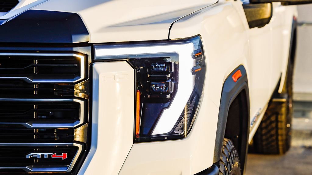 Used 2025 GMC Sierra 2500 AT4 image 5