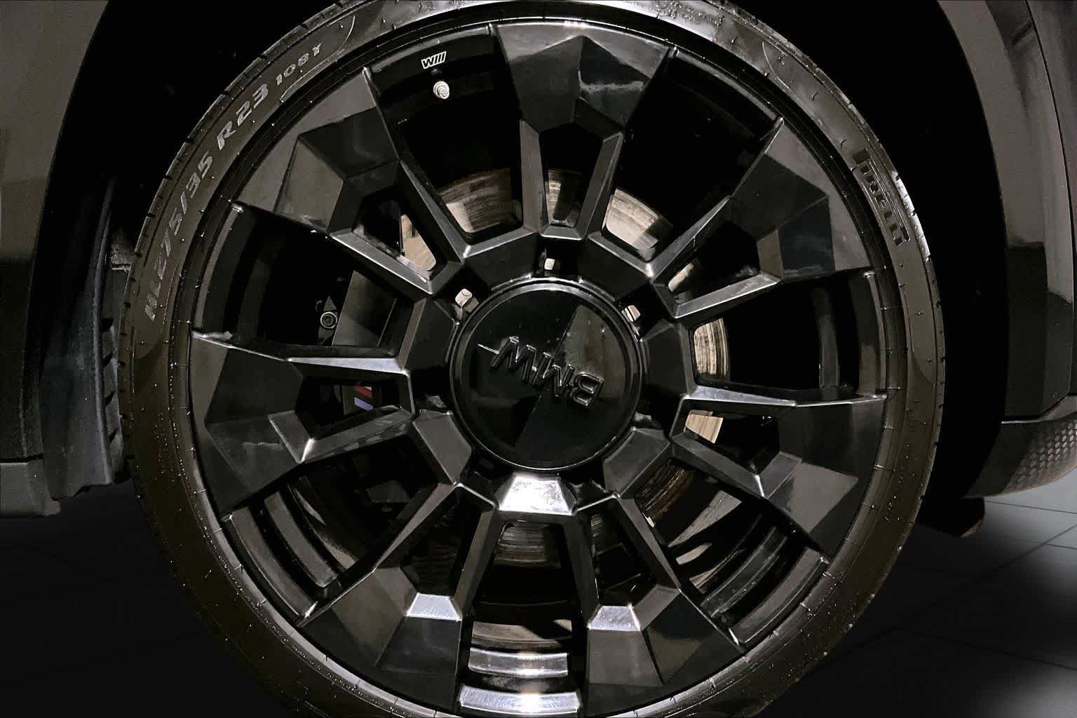 Certified 2025 BMW XM AWD/4WD image 10