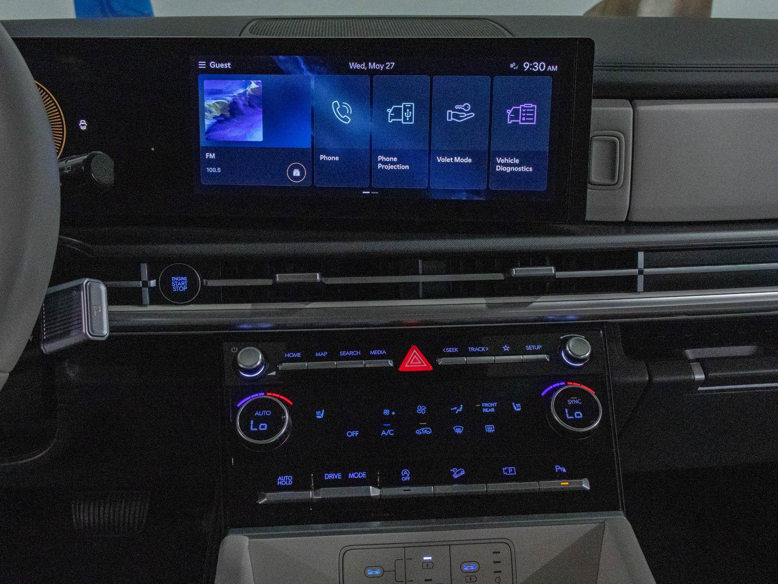 Used 2025 Hyundai Santa Fe SEL FWD image 4