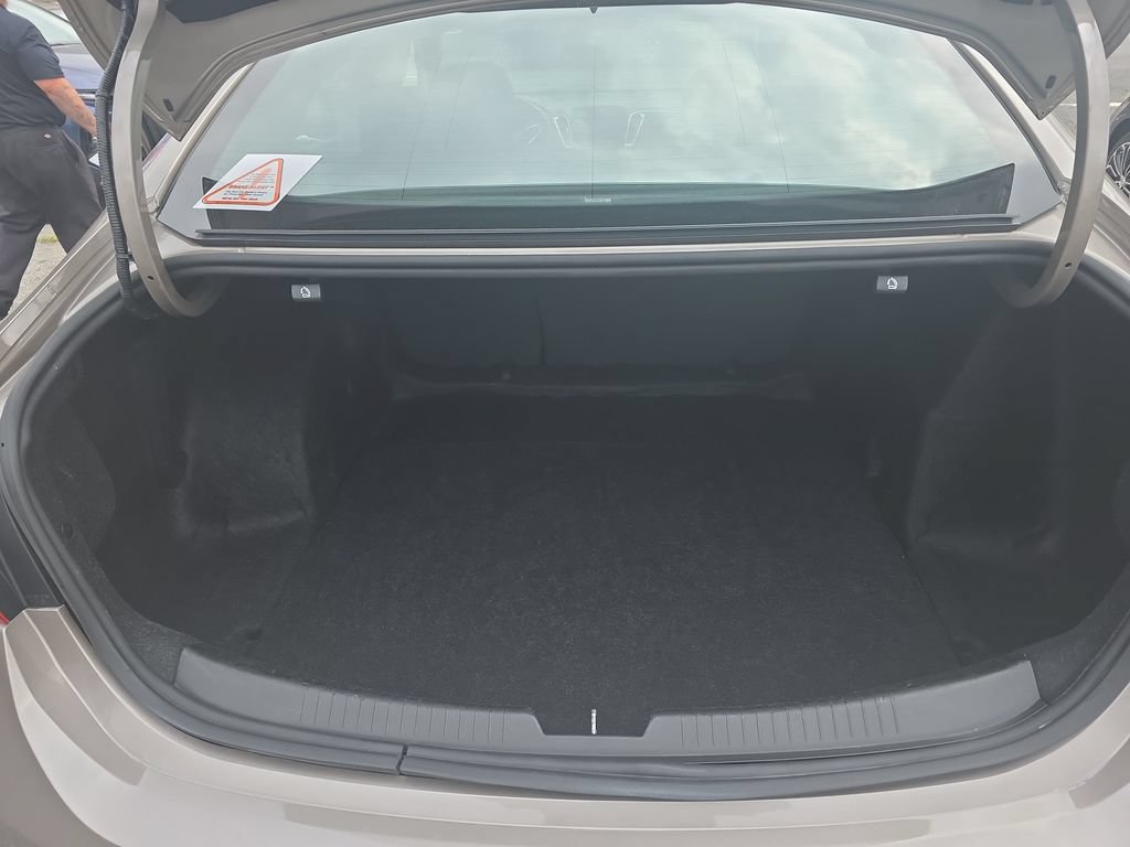 Used 2023 Chevrolet Malibu LT FWD image 21