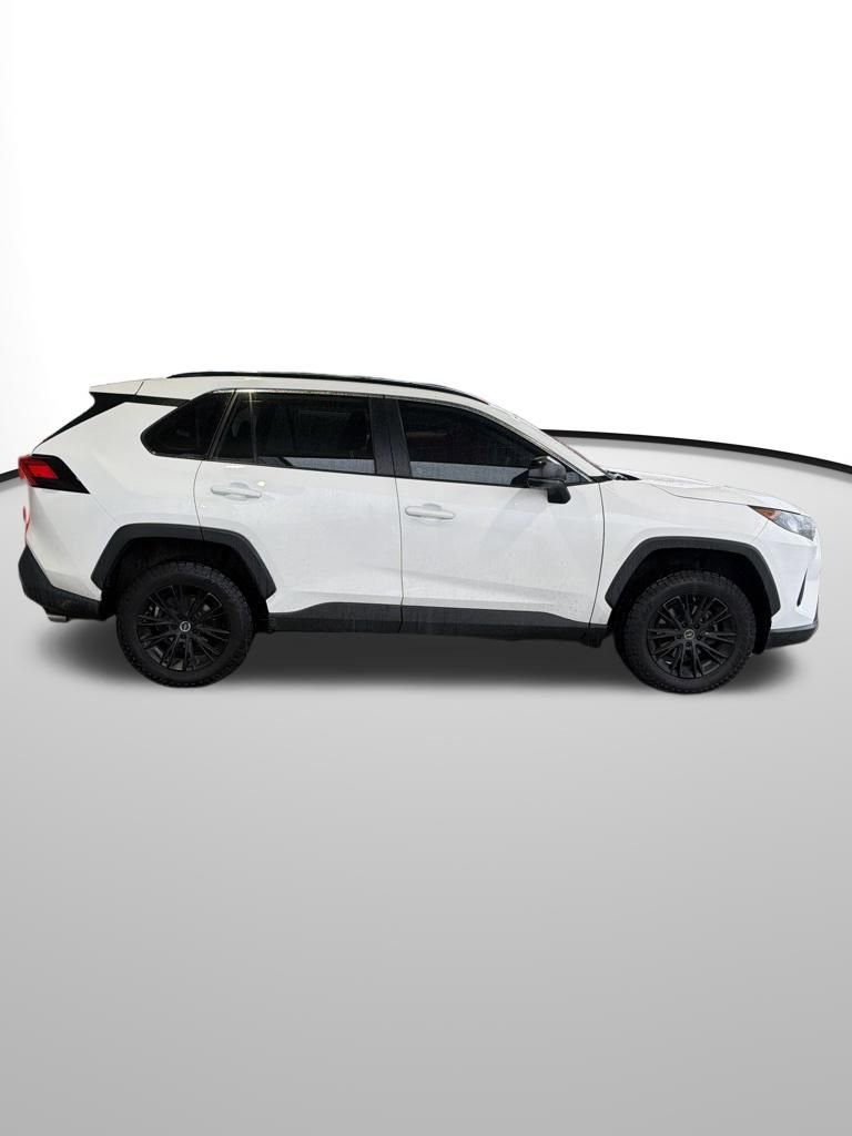 Used 2021 Toyota RAV4 LE image 9