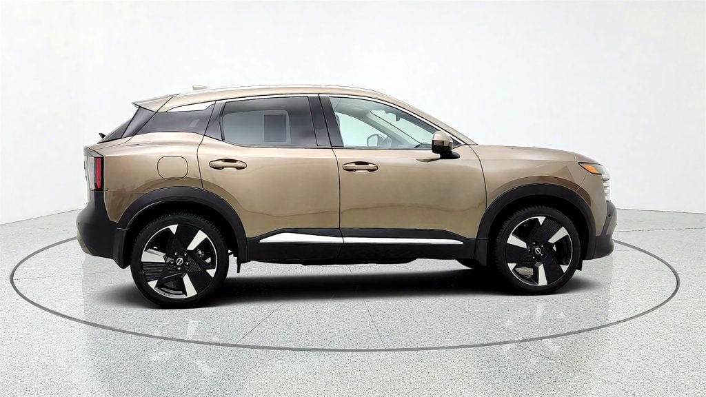Used 2025 Nissan Kicks SR w/ Illumination Package AWD/4WD image 4