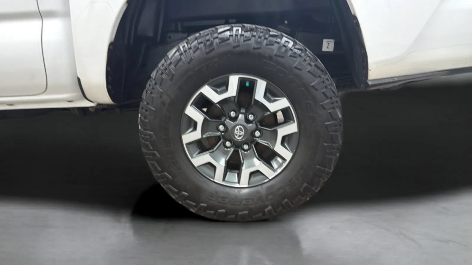 Used 2020 Toyota Tacoma SR5 RWD image 25