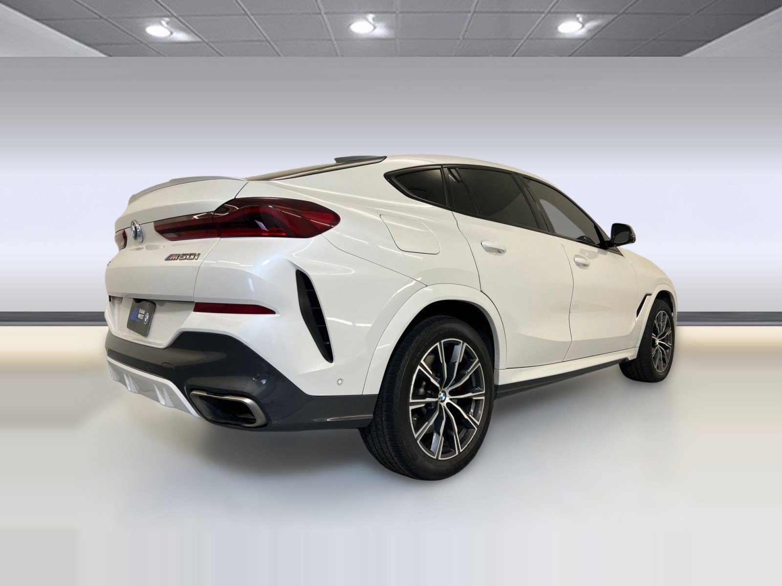 Used 2022 BMW X6 M50i w/ Executive Package image 9