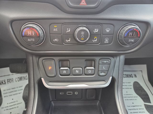 Used 2020 GMC Terrain SLE w/ Driver Convenience Package FWD image 29