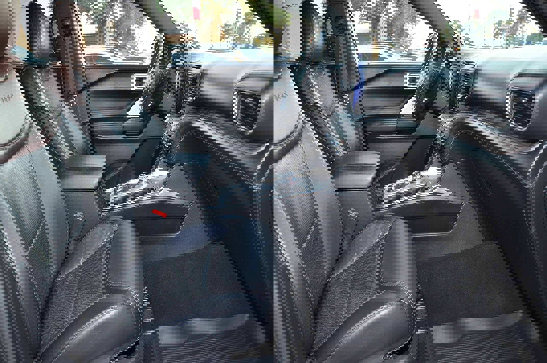 Used 2020 Ford Explorer Platinum w/ Premium Technology Package image 16