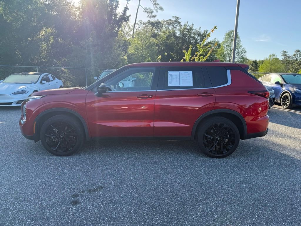 Used 2023 Mitsubishi Outlander SE image 15