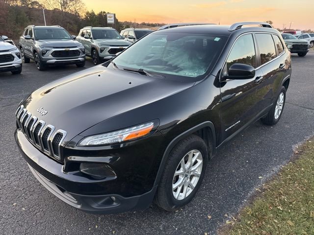 Used 2016 Jeep Cherokee Latitude AWD/4WD image 3