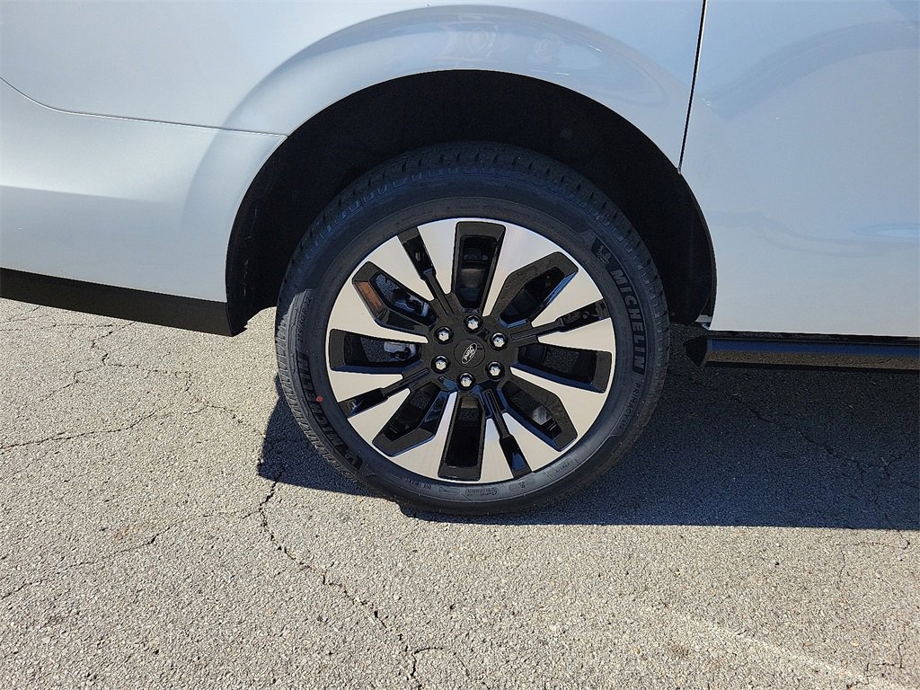 New 2025 Ford Expedition Max Platinum image 7