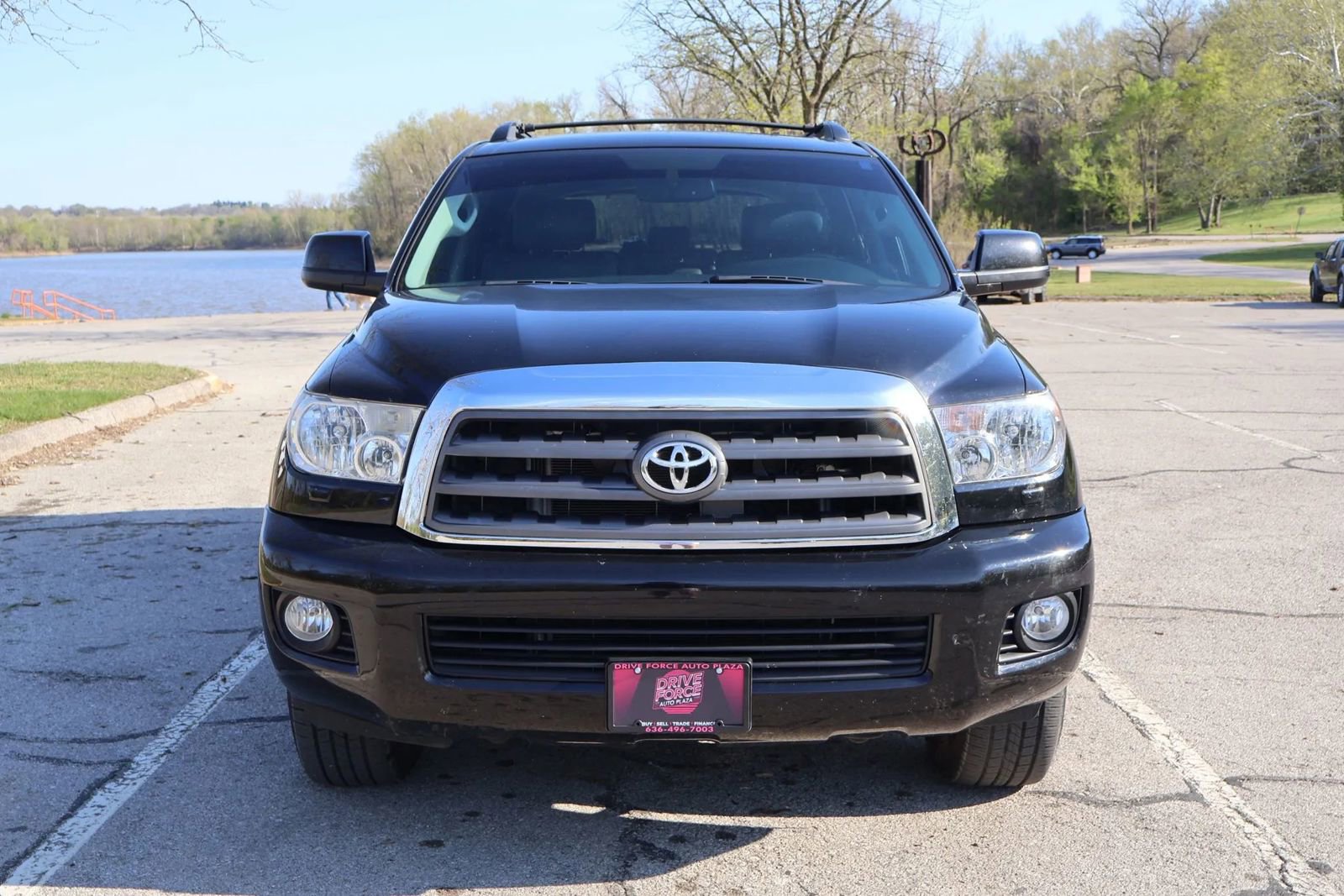 Used 2015 Toyota Sequoia SR5 w/ Premium Package AWD/4WD image 2