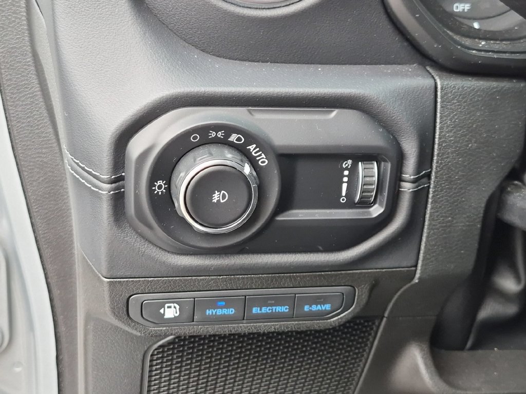 Used 2024 Jeep Wrangler Unlimited Sahara w/ Safety Group AWD/4WD image 10