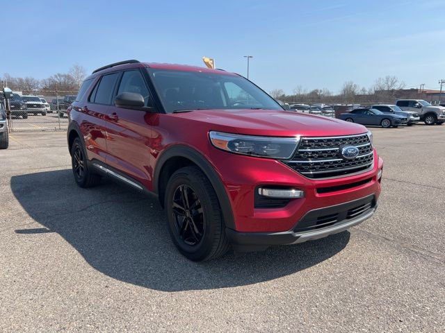 Certified 2022 Ford Explorer XLT w/ Equipment Group 202A image 3