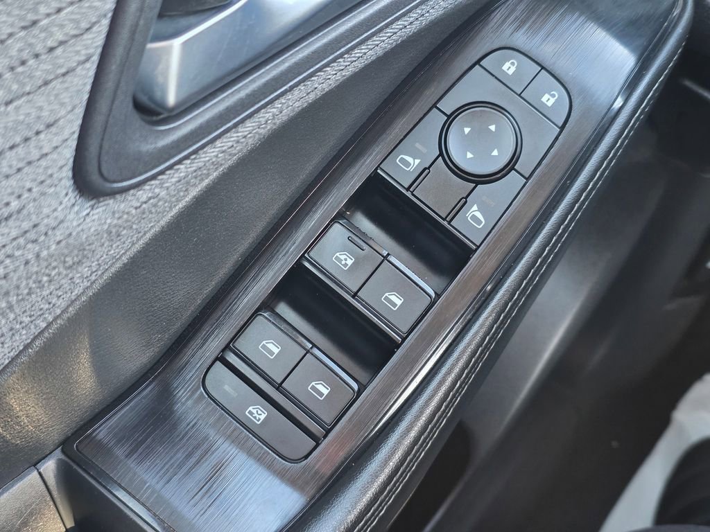 Used 2023 Nissan Rogue SV image 47